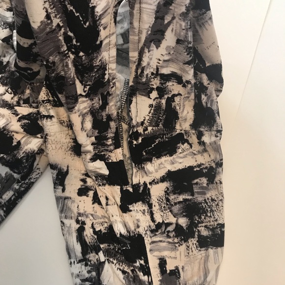 Cable & Gauge cold shoulder knit top - Picture 6 of 6